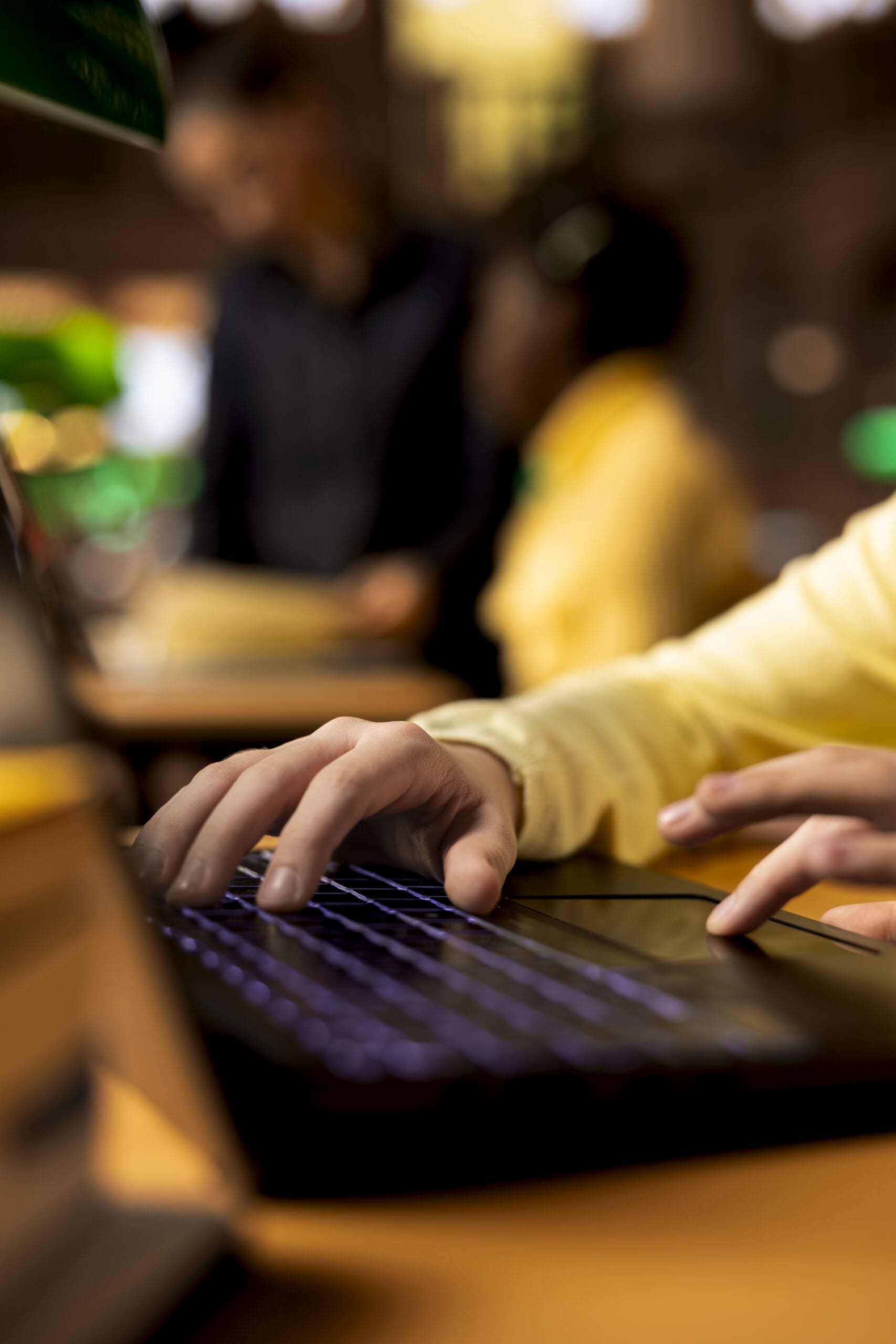 Consultants werken tijdens de Dynamics4Business hackathon aan een prototype